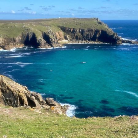 2 Bedroom Cottage Sleeps 4 With Hot-Tub, & Shared Pool Use Sennen Bagian luar foto