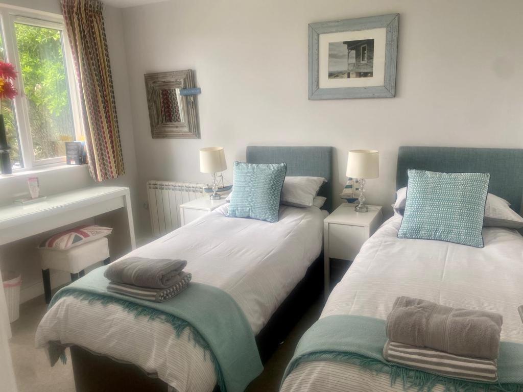 2 Bedroom Cottage Sleeps 4 With Hot-Tub, & Shared Pool Use Sennen Bagian luar foto