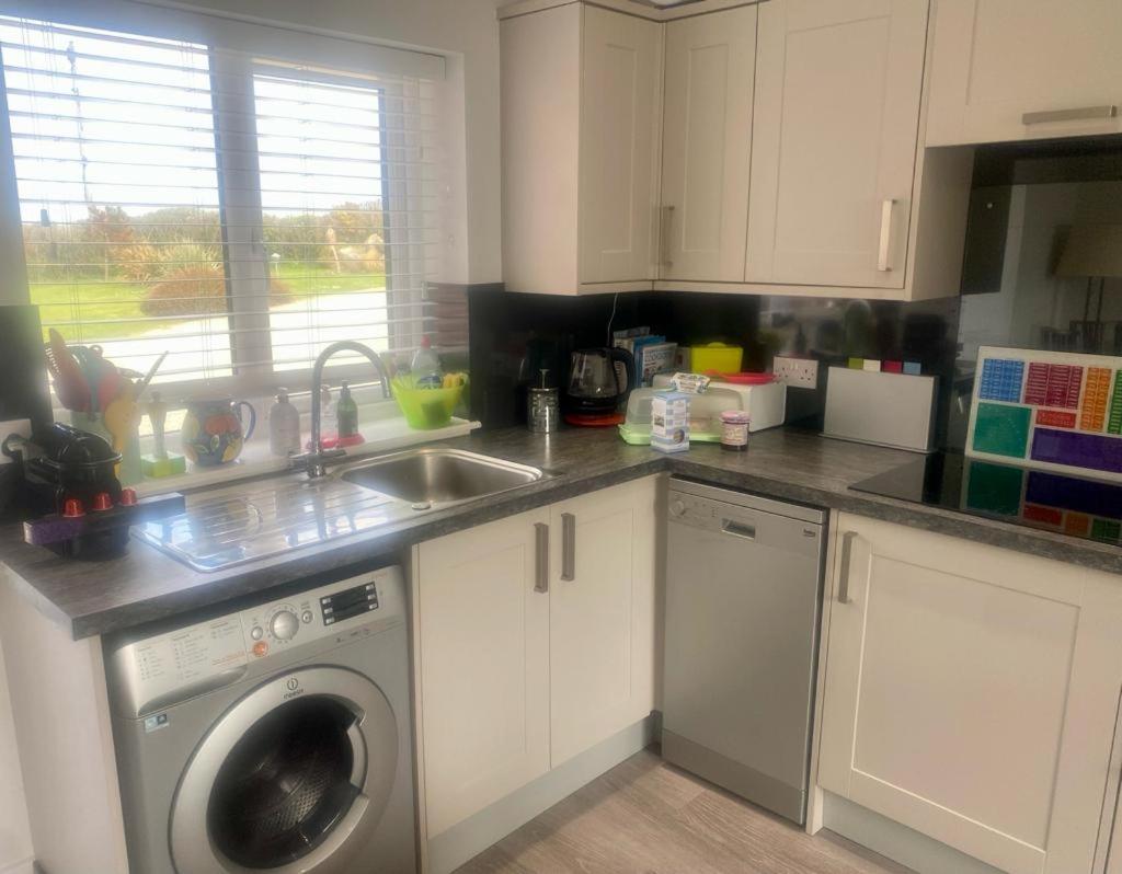 2 Bedroom Cottage Sleeps 4 With Hot-Tub, & Shared Pool Use Sennen Bagian luar foto