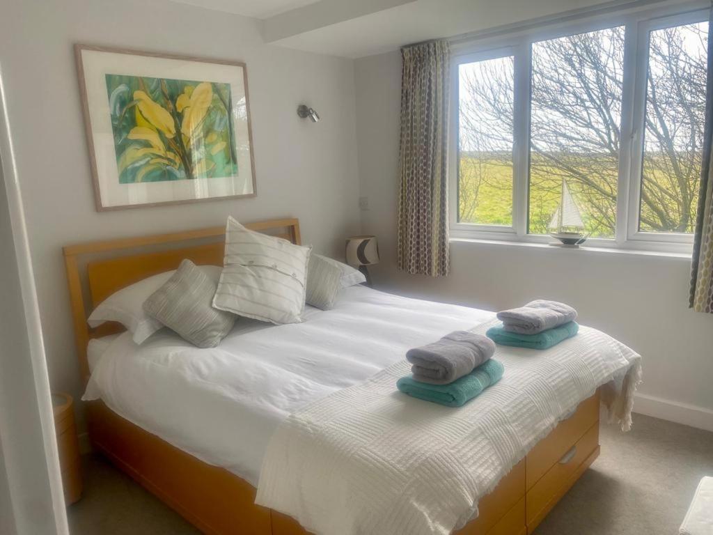 2 Bedroom Cottage Sleeps 4 With Hot-Tub, & Shared Pool Use Sennen Bagian luar foto
