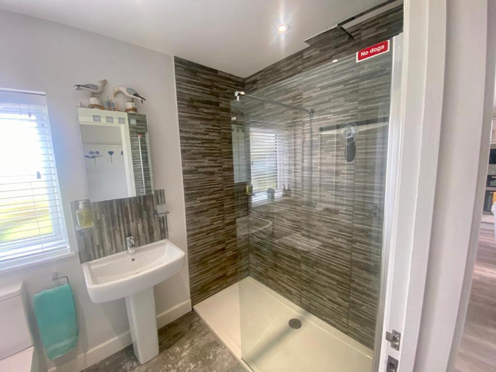 2 Bedroom Cottage Sleeps 4 With Hot-Tub, & Shared Pool Use Sennen Bagian luar foto