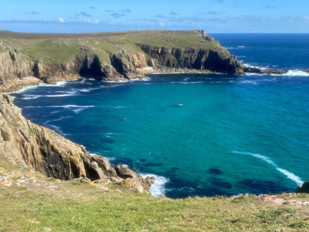 2 Bedroom Cottage Sleeps 4 With Hot-Tub, & Shared Pool Use Sennen Bagian luar foto