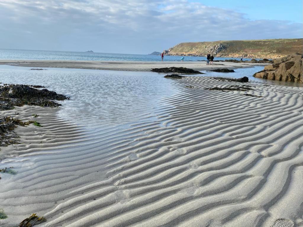 2 Bedroom Cottage Sleeps 4 With Hot-Tub, & Shared Pool Use Sennen Bagian luar foto