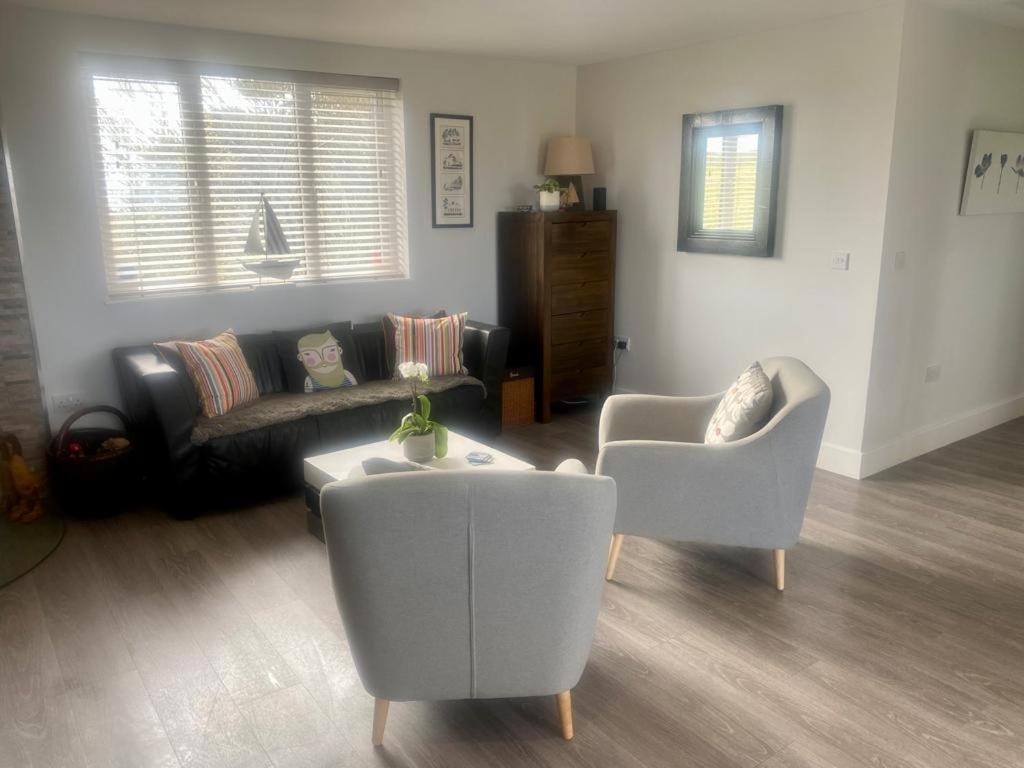 2 Bedroom Cottage Sleeps 4 With Hot-Tub, & Shared Pool Use Sennen Bagian luar foto